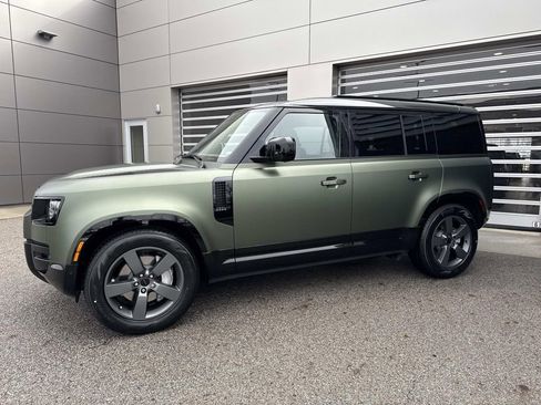 New 2026 Land Rover Defender 110 X-Dynamic SE image 3