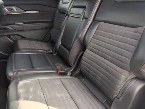 Used 2025 Ford Explorer ST-Line w/ ST-Line Street Pack image 18