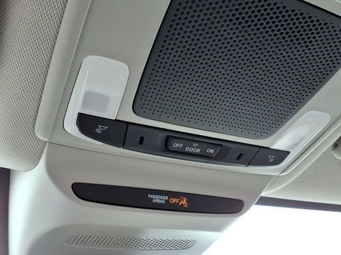 Certified 2025 Honda HR-V LX image 19