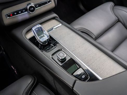 Used 2024 Volvo XC90 B6 Ultimate w/ Protection Package image 21