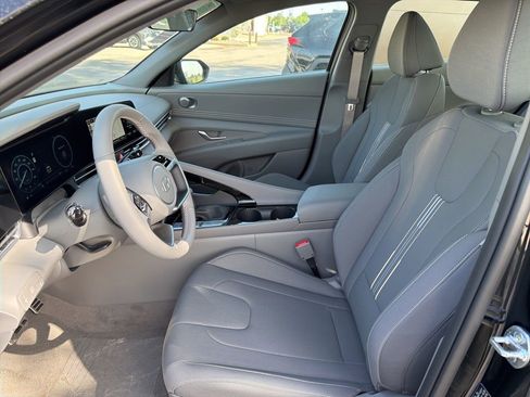 New 2025 Hyundai Elantra SEL FWD image 17