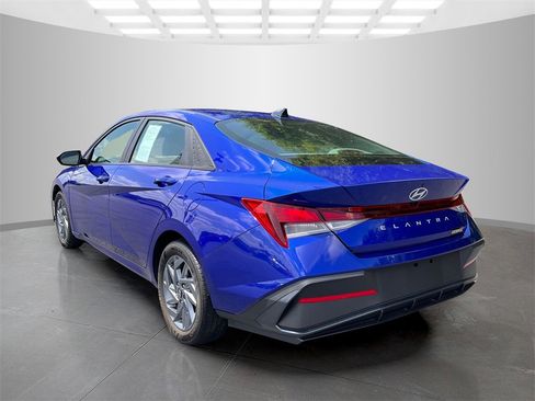 Used 2024 Hyundai Elantra SEL image 4