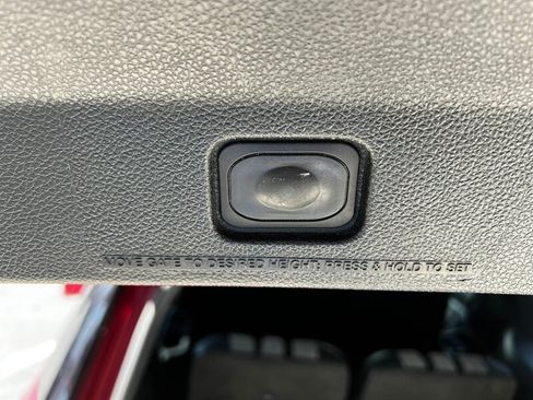 Used 2017 Ford Explorer XLT w/ Equipment Group 202A AWD/4WD image 28