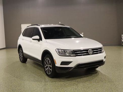 Used 2020 Volkswagen Tiguan SE FWD image 1