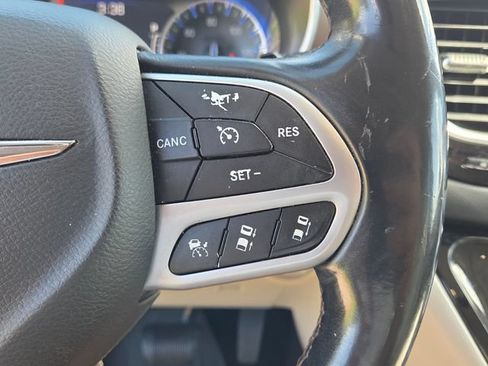 Used 2017 Chrysler Pacifica Touring-L Plus w/ Advanced Safetytec Group FWD image 29