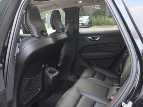 Used 2025 Volvo XC60 B5 Core AWD/4WD image 16