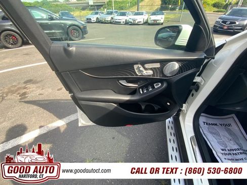 Used 2017 Mercedes-Benz GLC 300 4MATIC w/ Premium 2 Package image 9