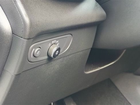 Used 2023 Buick Envision Essence image 10