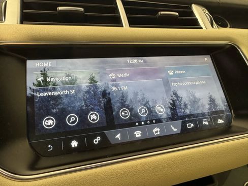 Used 2017 Land Rover Range Rover Sport HSE image 19