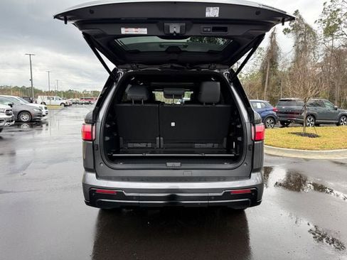 Used 2025 Toyota Sequoia Platinum image 10