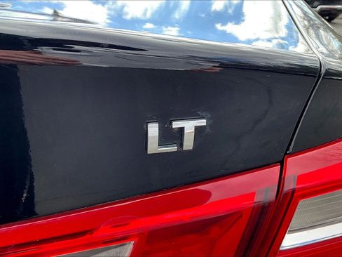 Used 2018 Chevrolet Malibu LT image 15
