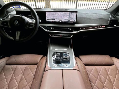 Used 2025 BMW X5 sDrive40i w/ Executive Package image 16