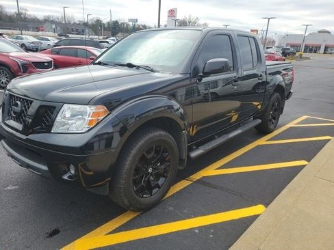 Used 2020 Nissan Frontier SV w/ Midnight Edition Floor Mats image 2