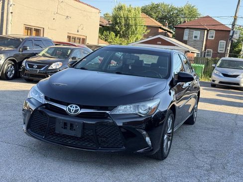Used 2016 Toyota Camry SE w/ Moonroof Package FWD image 1