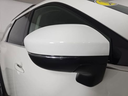 Used 2025 Nissan Pathfinder SV image 5