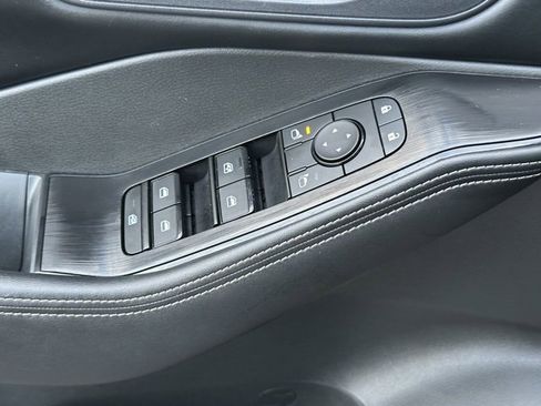 Certified 2025 Nissan Rogue SV image 23