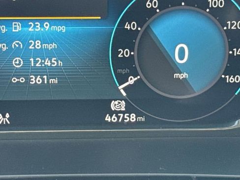 Used 2024 Volkswagen Atlas SE w/ Panoramic Sunroof Package image 17