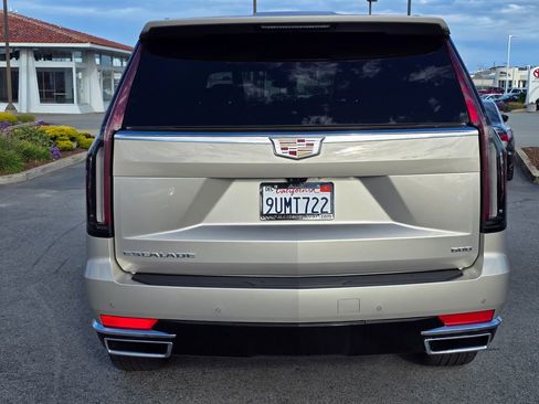 Used 2023 Cadillac Escalade Premium Luxury AWD/4WD image 44