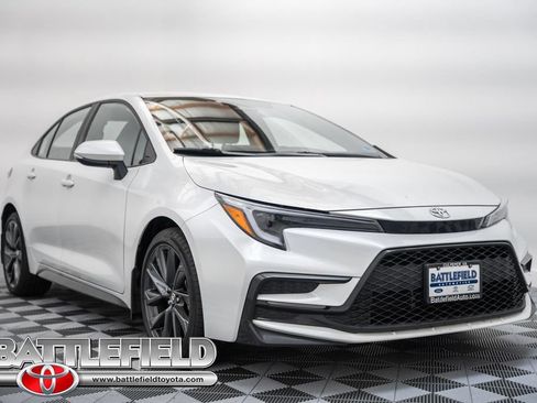 Certified 2025 Toyota Corolla SE FWD image 1