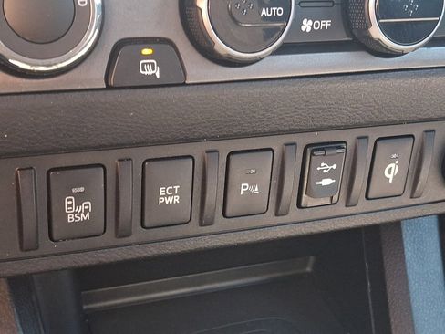 Used 2016 Toyota Tacoma TRD Sport w/ Premium & Technology Package AWD/4WD image 23