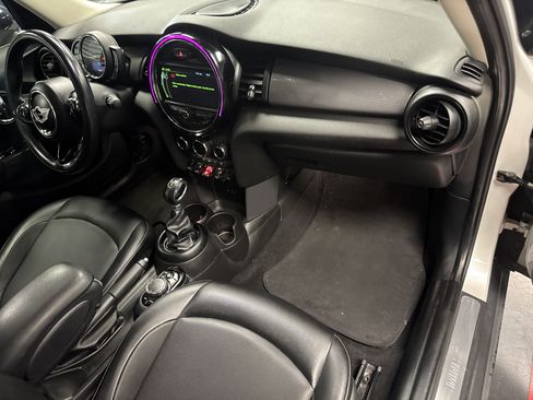 Used 2018 MINI Cooper 4-Door Hardtop FWD image 11