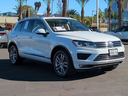 Used 2016 Volkswagen Touareg Sport image 3