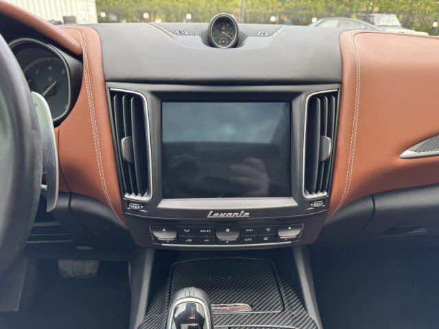 Used 2017 Maserati Levante S AWD/4WD image 33