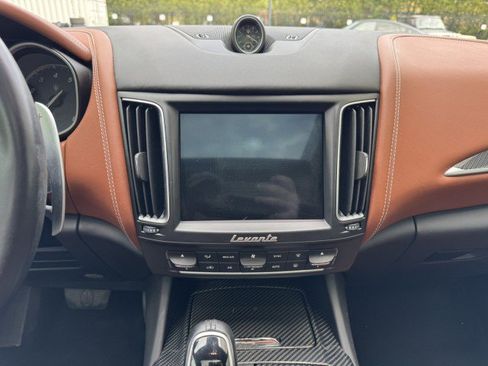 Used 2017 Maserati Levante S AWD/4WD image 33