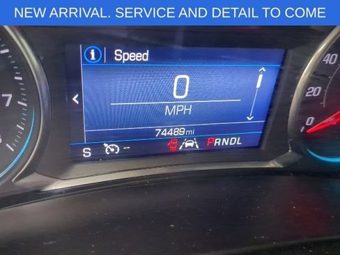 Used 2020 Chevrolet Equinox LT w/ Driver Convenience Package FWD image 2