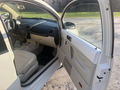 Used 2008 Volkswagen Beetle S image 9