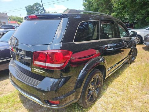 Used 2020 Dodge Journey Crossroad FWD image 2