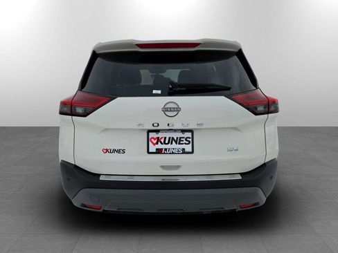 Used 2023 Nissan Rogue SV image 8