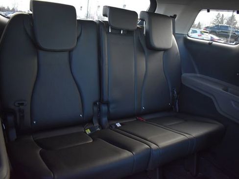 New 2026 Kia Carnival EX FWD image 15