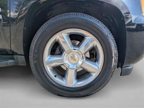 Used 2010 Chevrolet Suburban LTZ RWD image 22