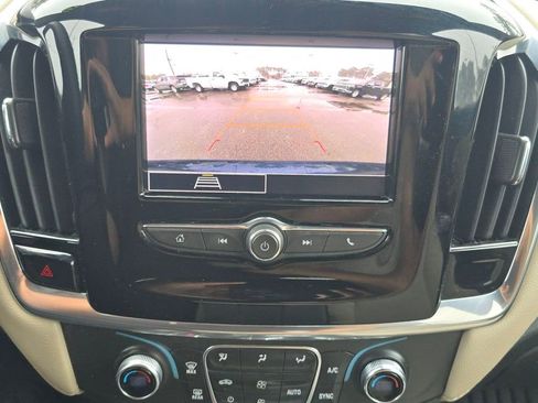 Used 2023 Chevrolet Traverse LS image 20