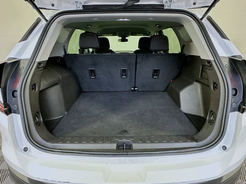 Used 2024 GMC Terrain SLE image 25