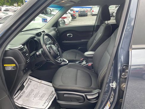 Used 2016 Kia Soul + FWD image 10