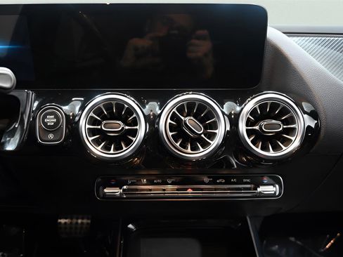 Used 2022 Mercedes-Benz GLA 250 4MATIC image 24