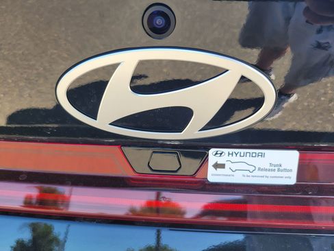 New 2025 Hyundai Elantra SEL image 12