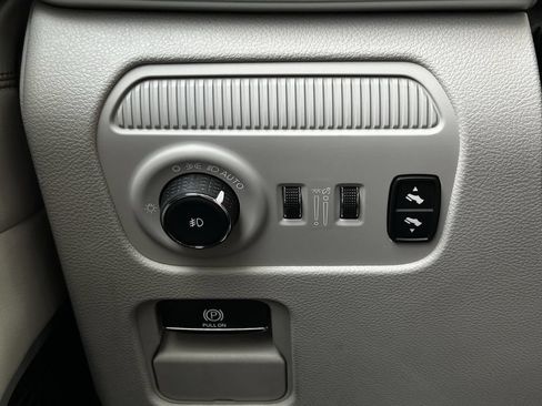 Used 2023 Jeep Wagoneer Series III w/ Premium Group I AWD/4WD image 27