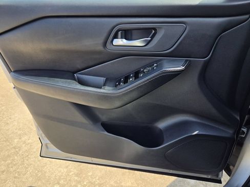 Used 2024 Nissan Rogue SV FWD image 25