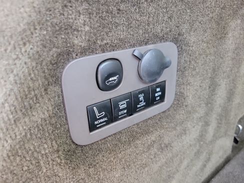 Used 2019 Lincoln MKT AWD image 23