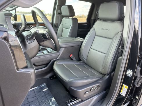 Used 2025 GMC Sierra 3500 Denali w/ Denali Reserve Package image 11