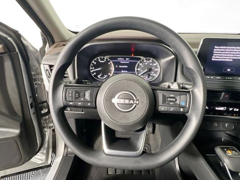 Used 2023 Nissan Rogue SV FWD image 17