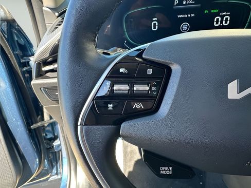 Used 2023 Kia Niro SX Touring image 17