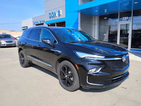 Used 2023 Buick Enclave Essence w/ Experience Buick Package image 3