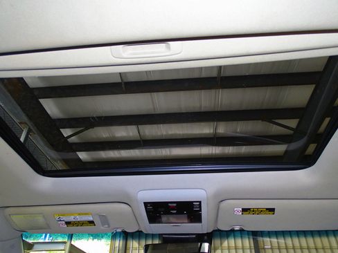 Used 2016 Lexus LX 570 4WD image 26