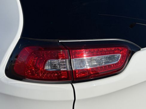 Used 2018 Jeep Cherokee Limited image 35