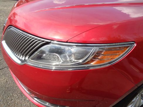 Used 2014 Lincoln MKS FWD image 10