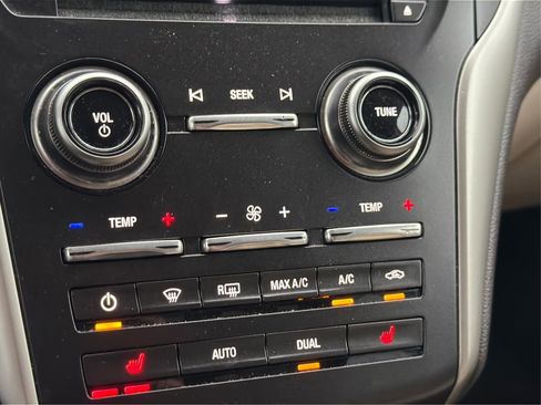 Used 2019 Lincoln MKC Premiere image 42